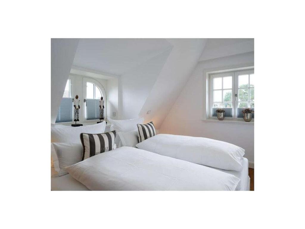 1-bedroom *