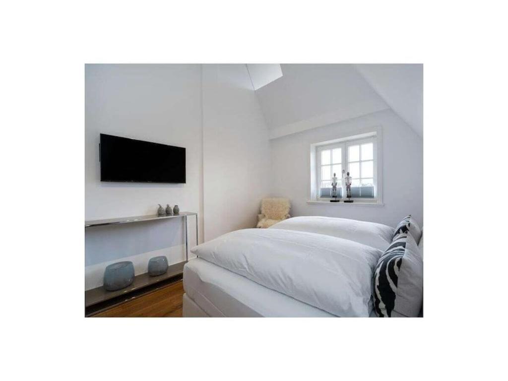 1-bedroom *